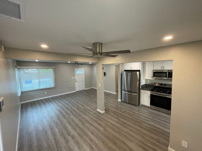 Building Photo - 24 N Harbison Ave