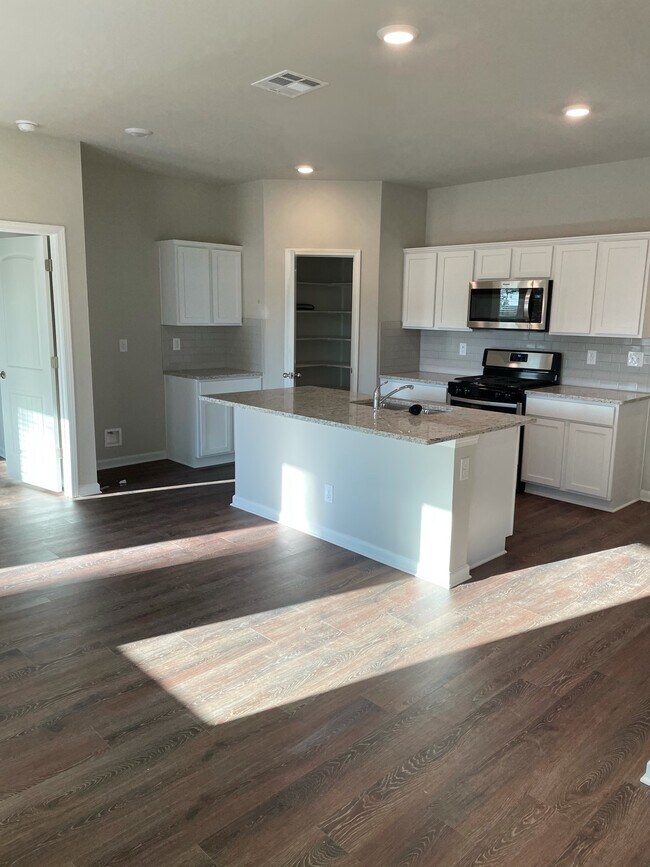 Photo - 44048 Parker Blvd