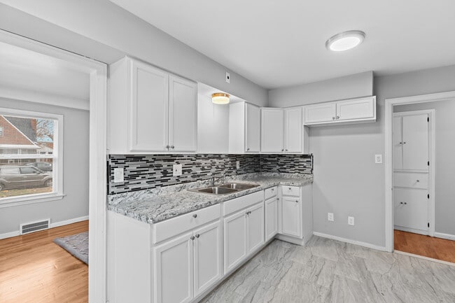 Building Photo - 5566 Haverhill St