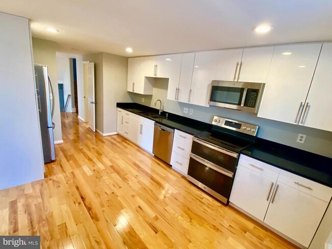 Building Photo - 9400 Candleberry Ct