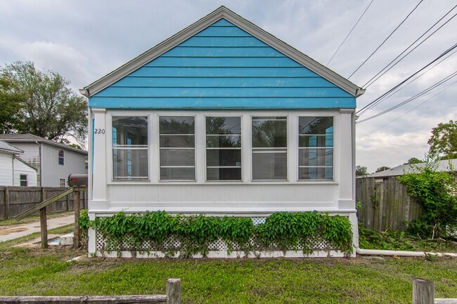 Building Photo - COLLEGE PRE-LEASING