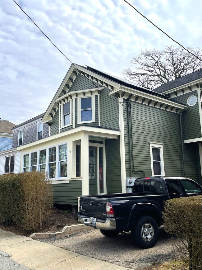 Driveway Entrance - 9 Tyler St Unit 1