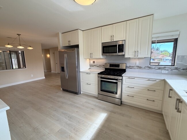 Building Photo - 90 Holstrom Cir