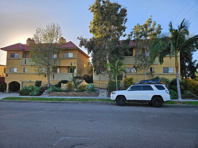 2 Bedroom - 2 Bathroom in North Park - 2 Bedroom - 2 Bathroom in North Park Condo Unit 2