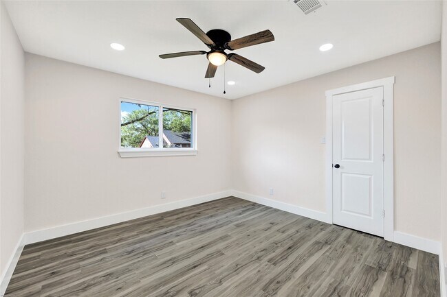 Photo - 7707 12 Fairway Ln