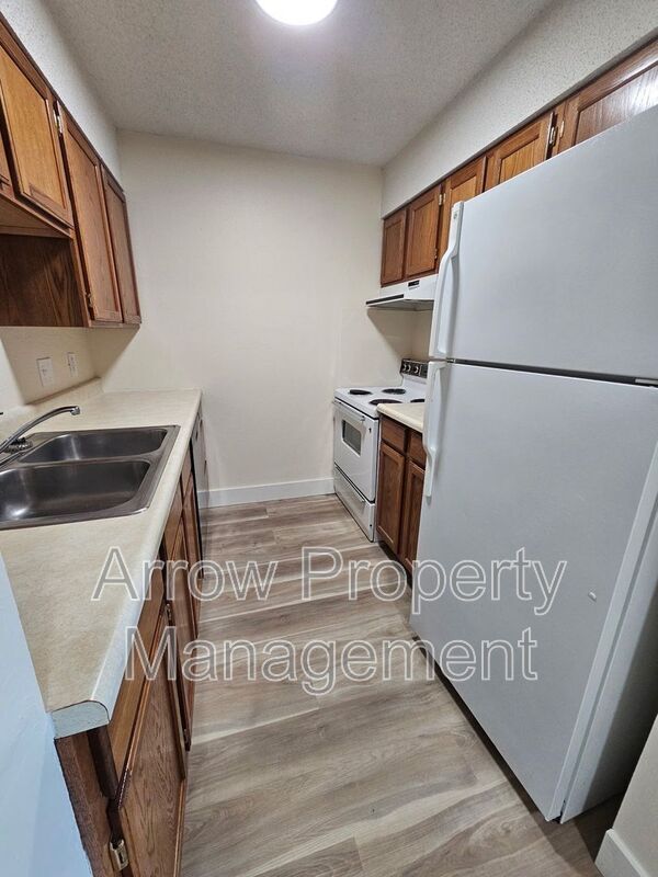 Photo - 1300 E H St