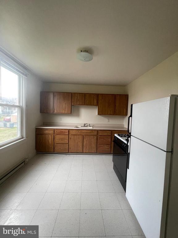 Photo - 452 W 1st St Unit 5