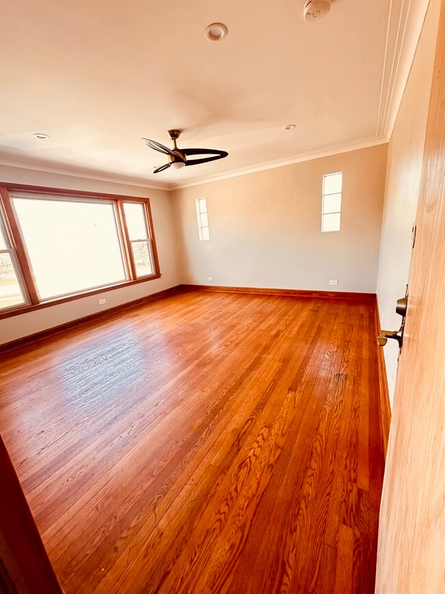 Building Photo - 2823 W 71st St