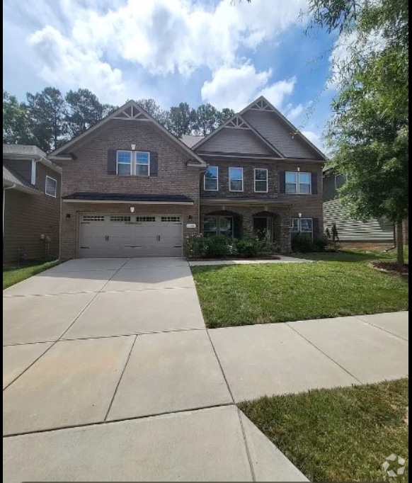 Building Photo - Estate home in great Charlotte school dist...
