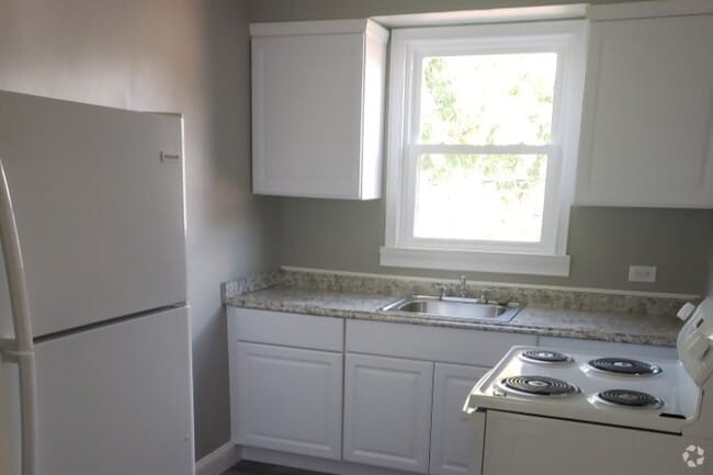 Building Photo - Charlemont Commons Rental