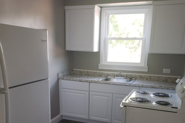 Building Photo - Charlemont Commons Rental
