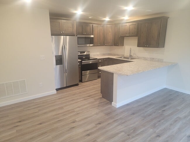Building Photo - 611 13th St Unit C