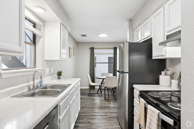 1BR, 1BA - 815SF - Kitchen