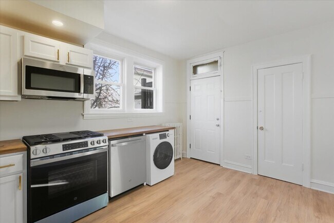 Photo - 3214 N Linder Ave Unidad 1