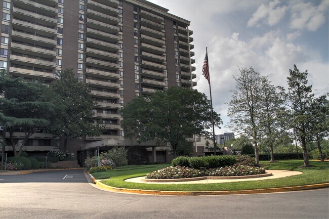 Photo - 1800 Old Meadow Rd Unidad #806
