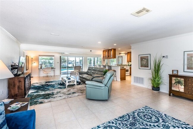 Photo - 129 Cousley Dr SE