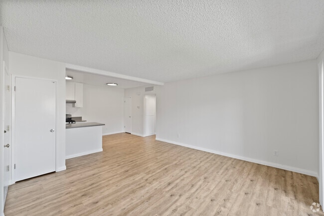 1 BR, 1 BA - 665SF