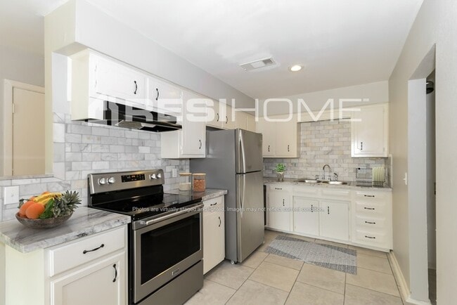 Photo - 1021 Baldwin St