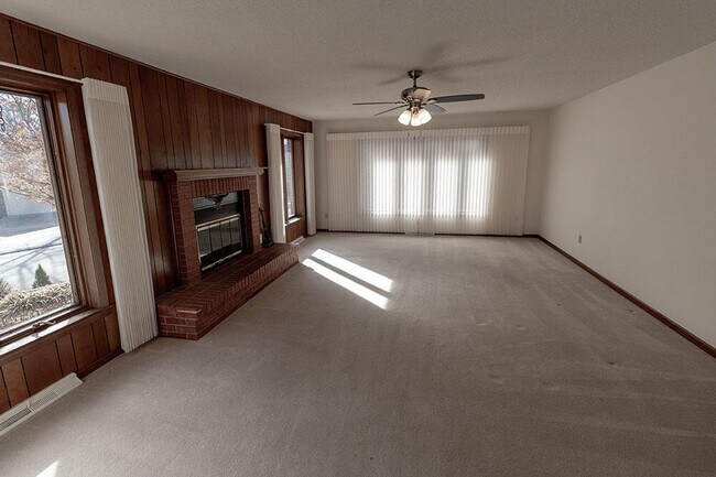 Photo - 401 Cedar Ln