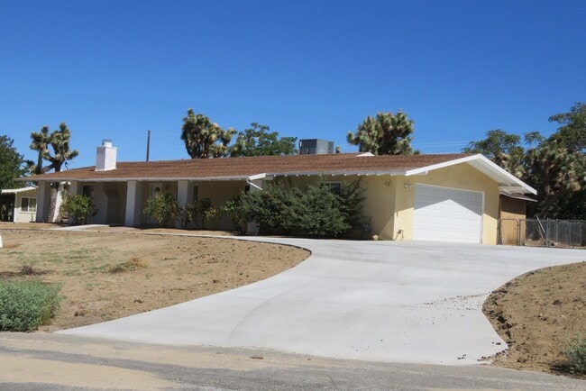 Building Photo - Sweet home in quiet neighborhood!