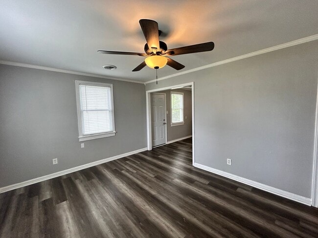 Photo - 1906 Wakefield Ave