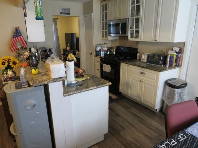 Photo - 4815 Sorrento