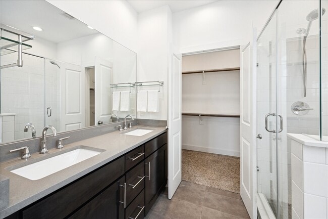 Building Photo - 2612 Bastrop St