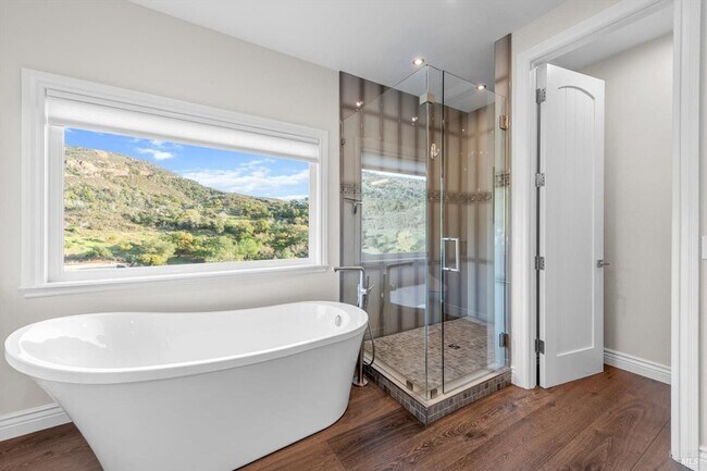 Photo - 220 Wintergreen Cir