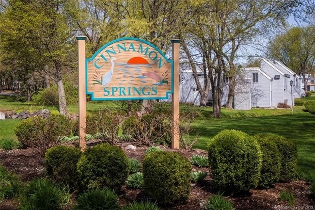 Building Photo - 31 Cinnamon Spring Unit 31