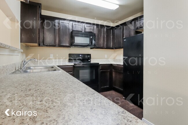 Photo - 3893 Thomas St