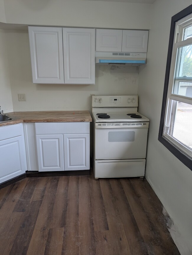 Kitchen - 220 Pleasant St