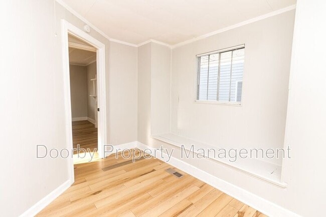 Photo - 1713 Carson Ave