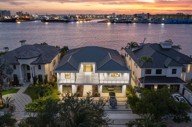 Photo - 1957 Harbourview Dr