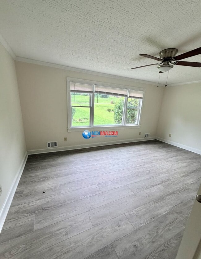 Photo - Spacious two master bedrooms split-level house in Decatur