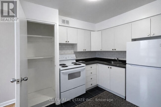 Photo - 42 Thorncliffe Park Dr Unit 506