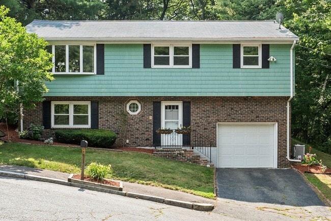 Building Photo - 27 Ridge Hill Ave