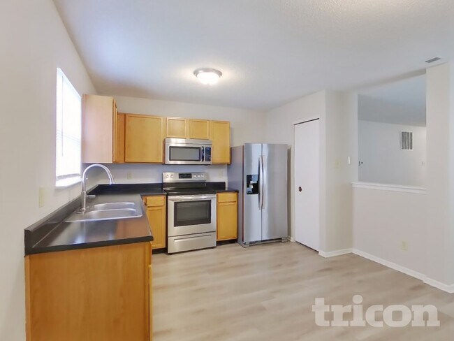 Photo - 1905 Blue Pine Ln