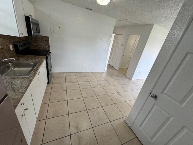 Photo - 300 NW 28th Way
