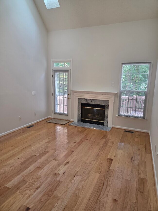 18 Duke of Gloucester Cir