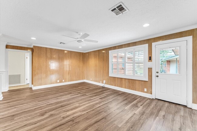 Photo - 6327 Wynnwood Ln