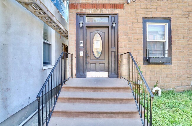 Building Photo - 265 3rd St Unit 3