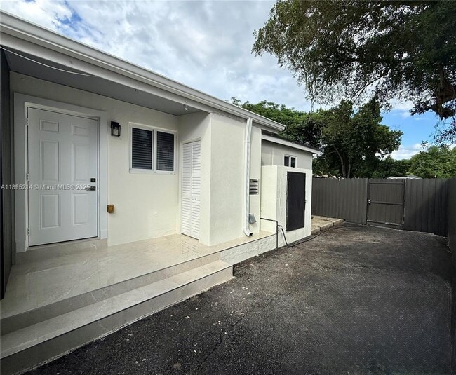 Photo - 4315 NW 24th Ave Unidad 2