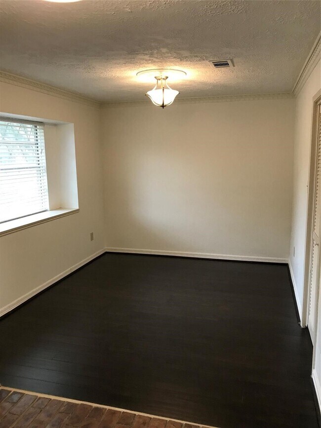 Photo - 2206 Round Lake Dr