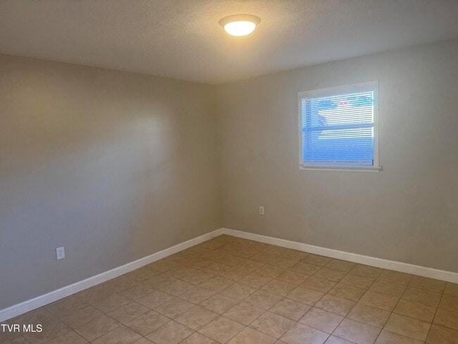 Photo - 1001 Kiser Blvd