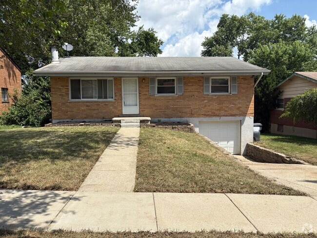 Building Photo - Amazing 3 bedroom 2 bathroom house availab...