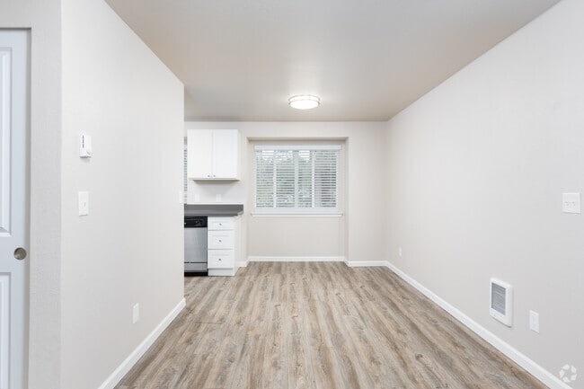 3BD, 2BA - 1,136SF