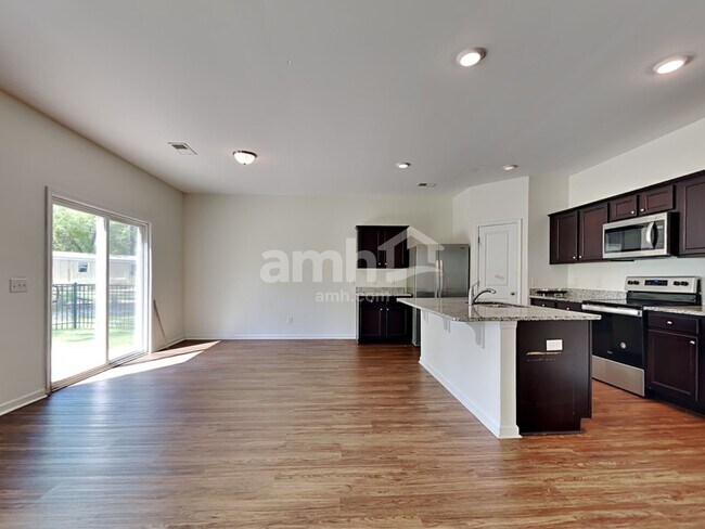 Photo - 206 Orion Way