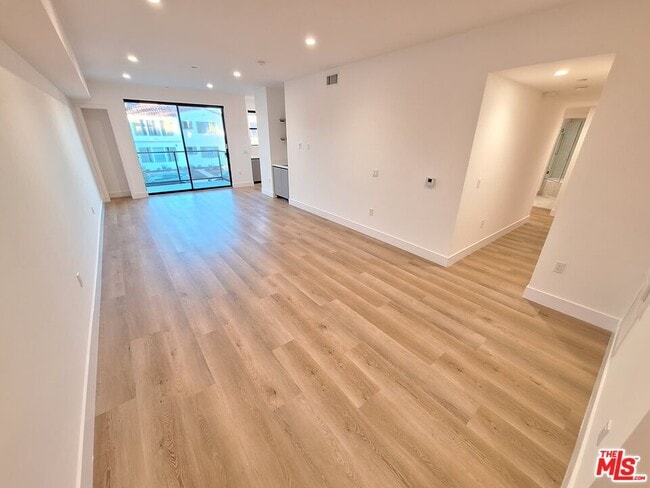 Photo - 8326 Blackburn Ave Unit 204