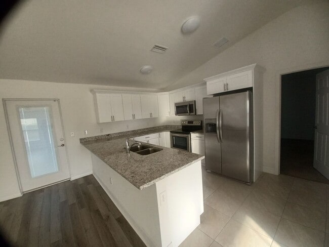 Photo - 2028 NE 5th Pl