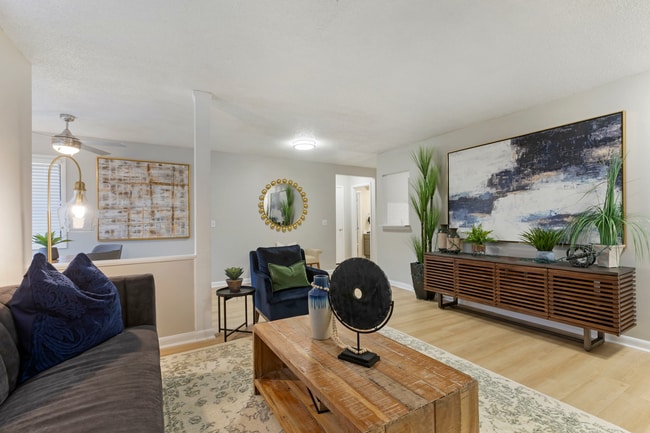 1HAB, 1BA - 824 ft²